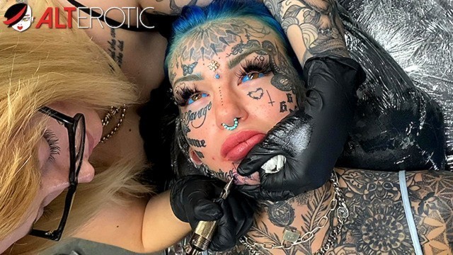 Gorgeous chick covered in tattoos gets another tattoo on her face