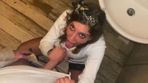 Blowjob in the Restaurant Toilet - Cum in my Mouth