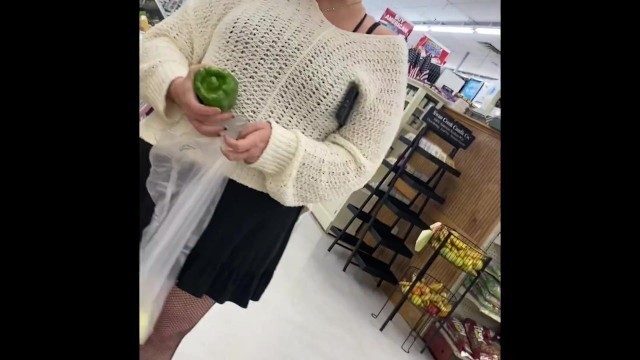 I make my Wife Cum with her new Toy while Grocery Shopping in Public!